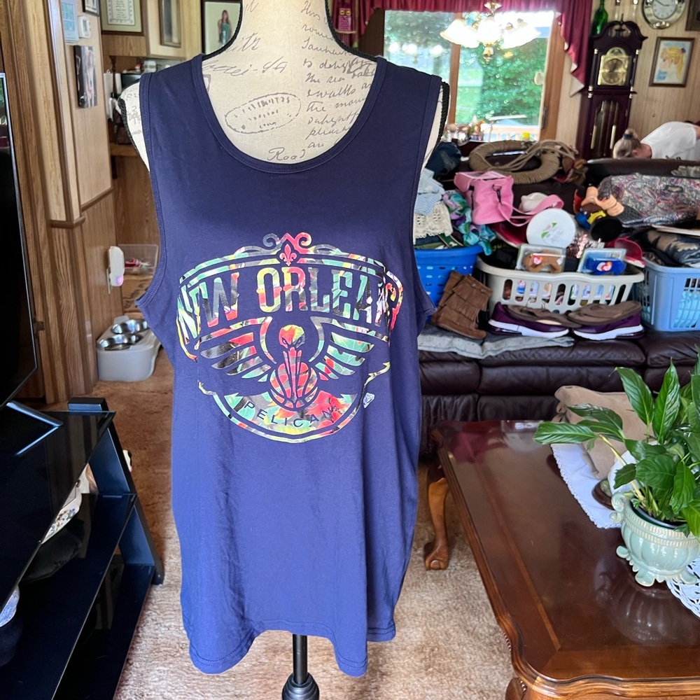 Mens NBA New Orleans Pelicans tank top size XL.